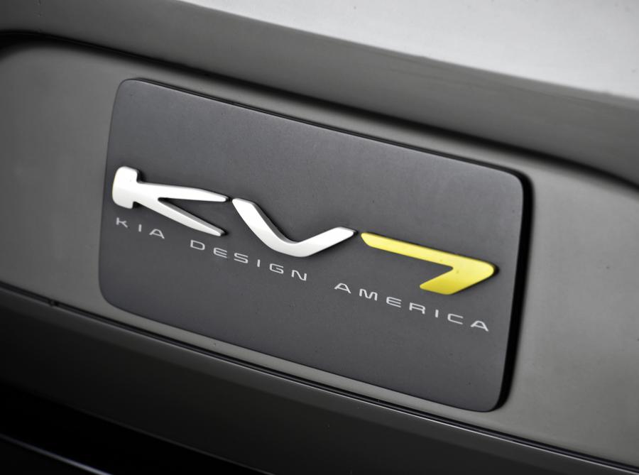 Логотип Kia KV7 Concept 2011 года  (фото 10 из 22)